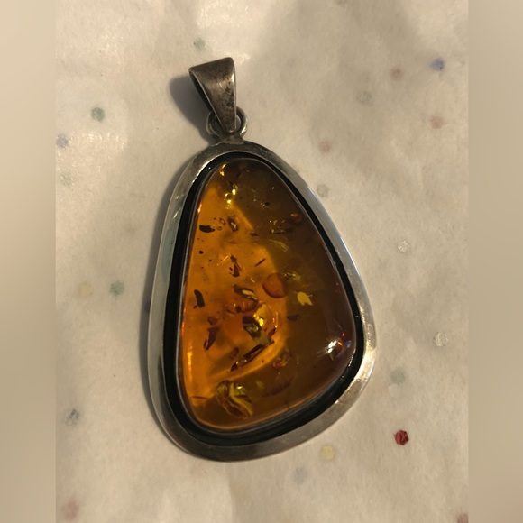 Baltic Amber Necklace Pendant - Picture 1 of 4